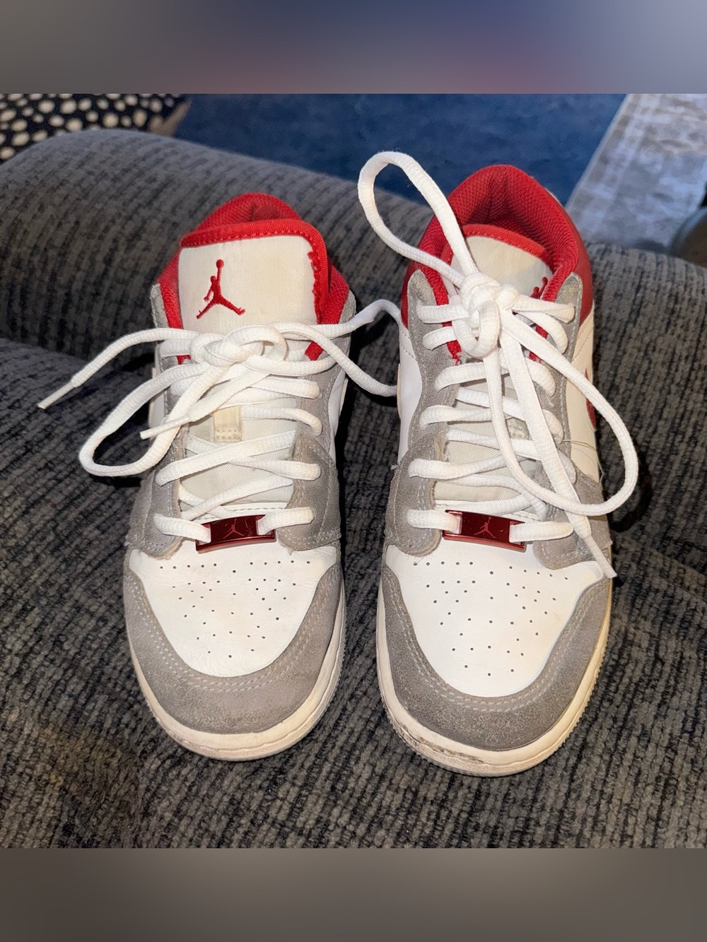 Jordan Kids' Low-Top Sneakers in White, Gray & Red Size 4Y
